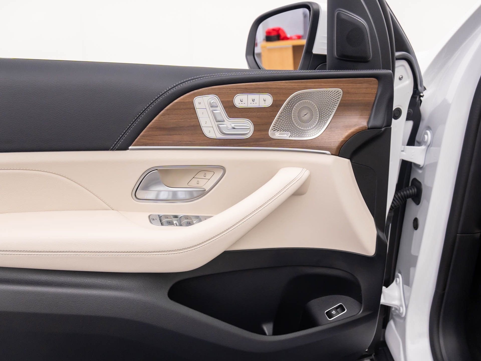 New 2026 Mercedes-Benz GLS 580 4MATIC image 14