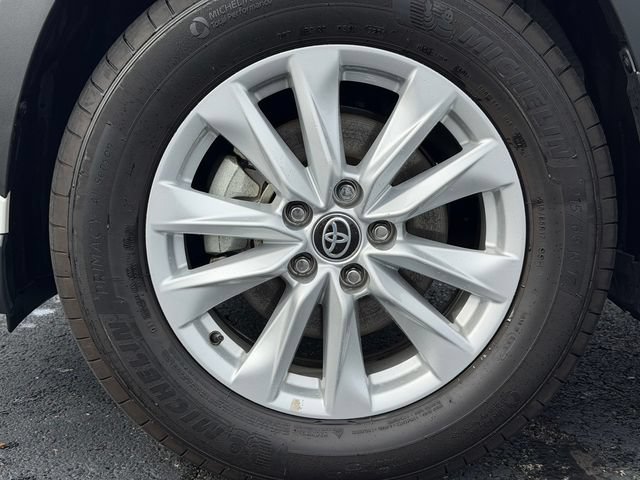 Certified 2024 Toyota Corolla Cross LE w/ Moonroof Package AWD/4WD image 11