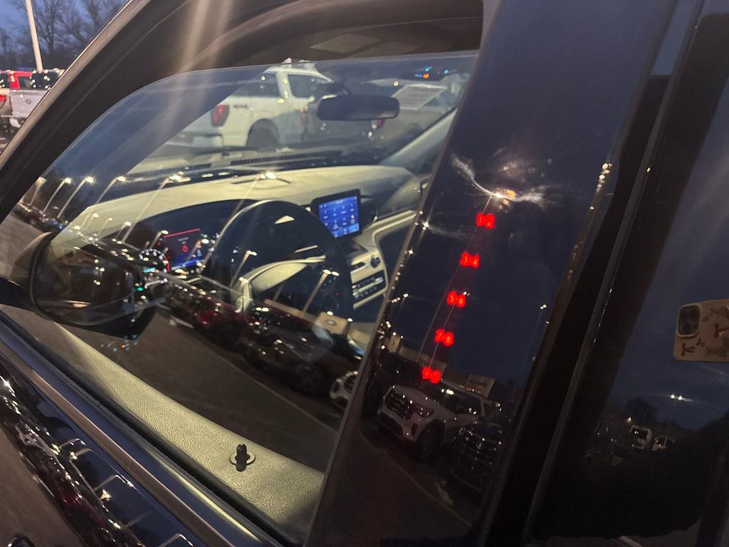 Used 2023 Ford Explorer XLT w/ Equipment Group 202A image 23