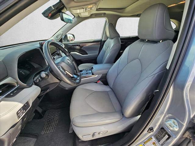 Used 2023 Toyota Highlander Limited FWD image 15