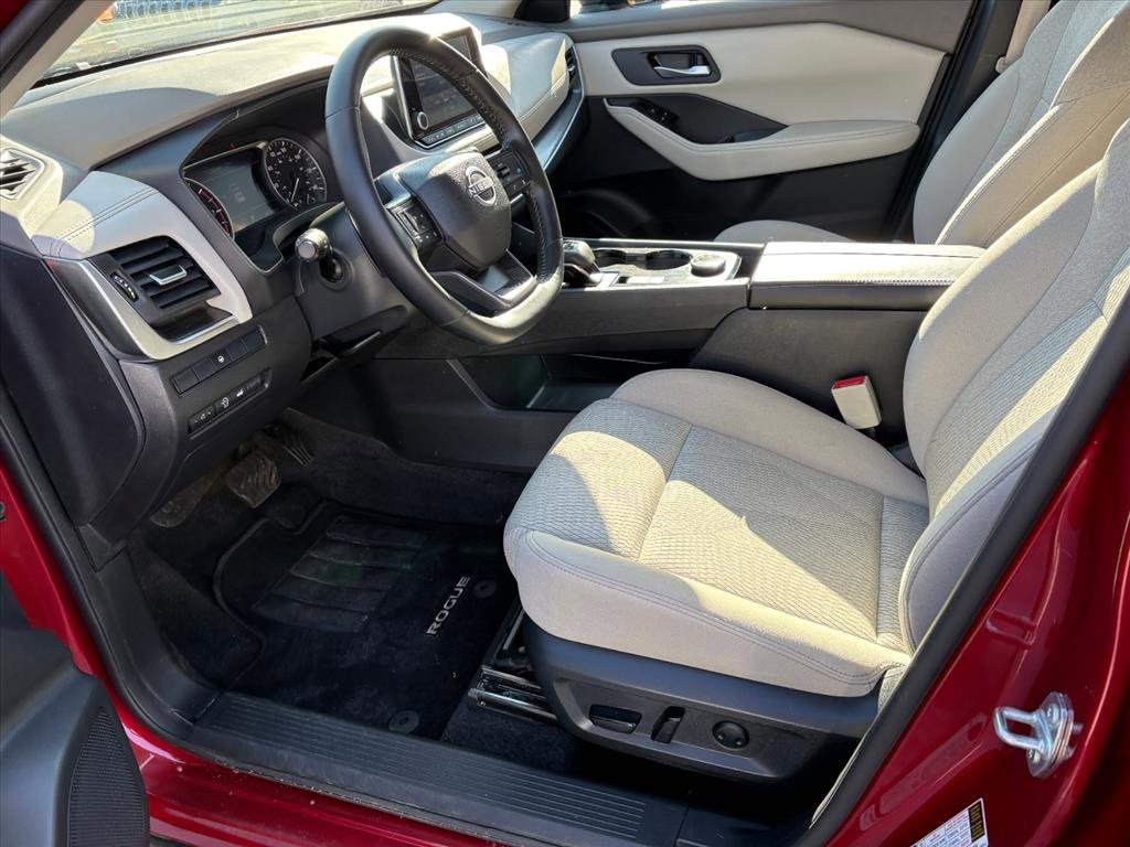 Used 2025 Nissan Rogue SV image 16