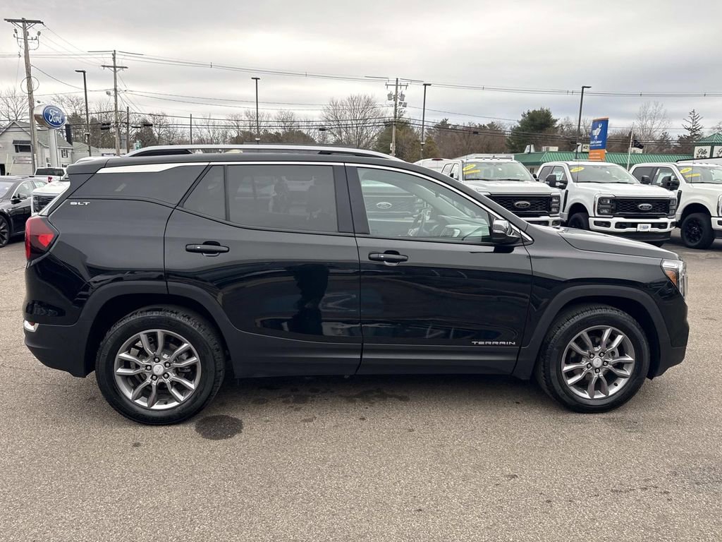 Used 2024 GMC Terrain SLT w/ Infotainment Package II image 10