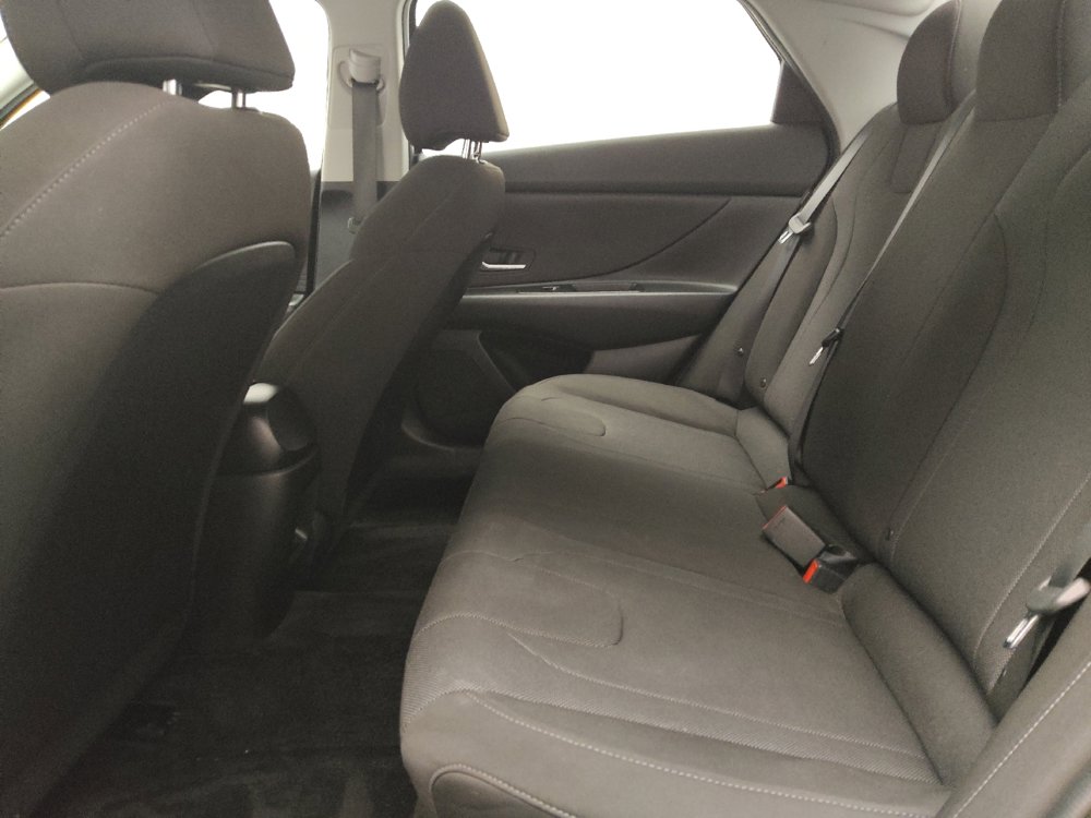 Used 2025 Hyundai Elantra SE image 18