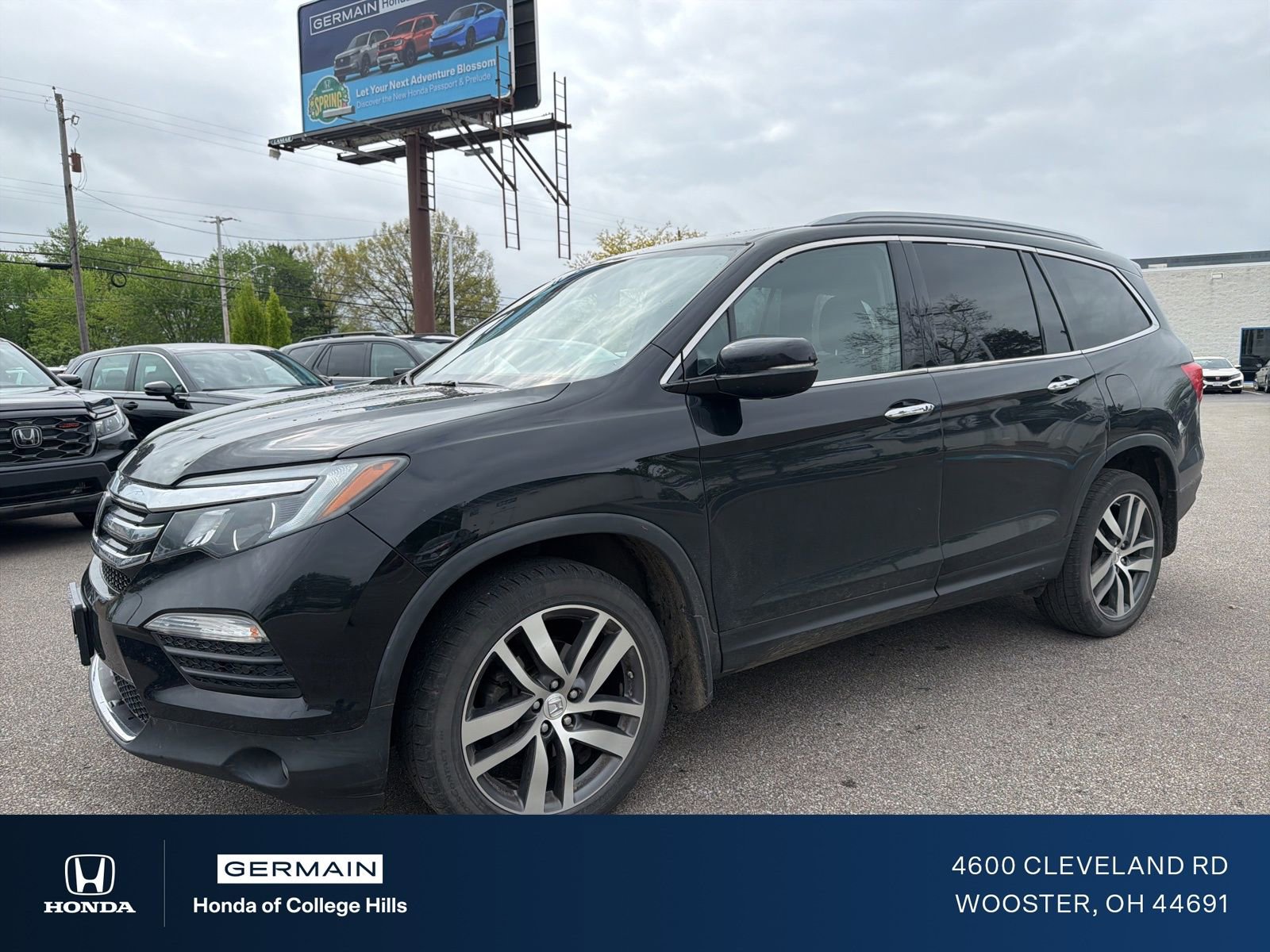 Used 2017 Honda Pilot Touring image 1