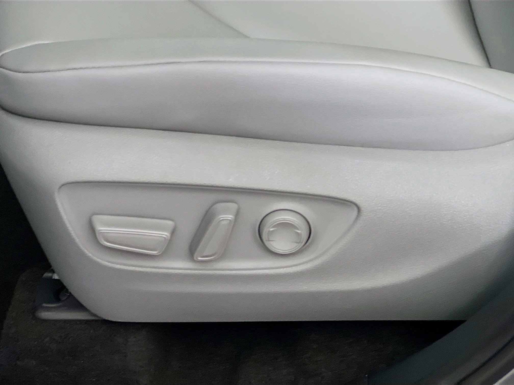 Used 2025 Toyota Highlander XLE image 15