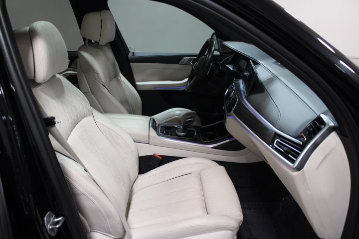 Used 2021 BMW X7 M50i w/ Dynamic Handling Package AWD/4WD image 27