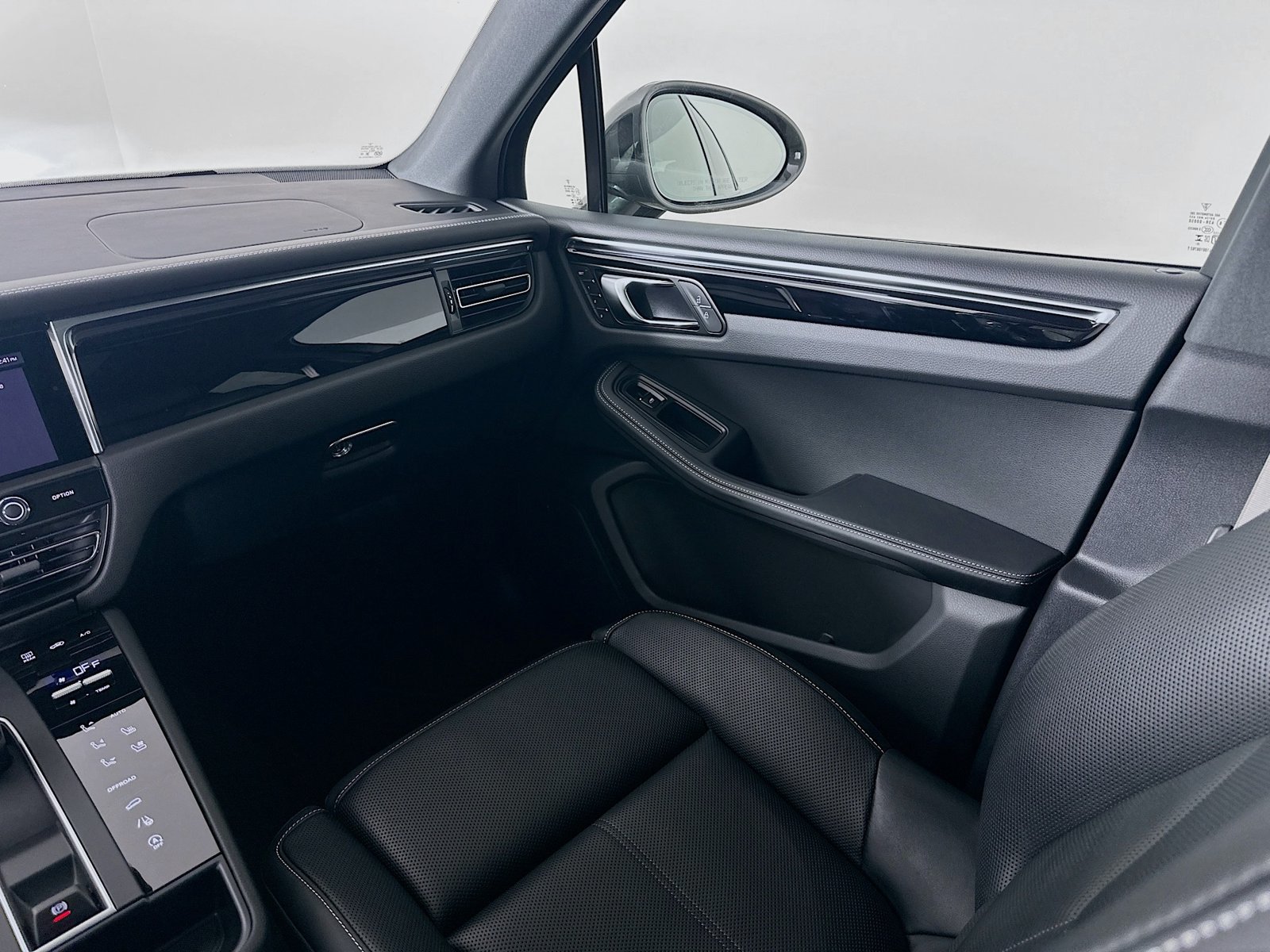 New 2026 Porsche Macan Turbo AWD/4WD image 23