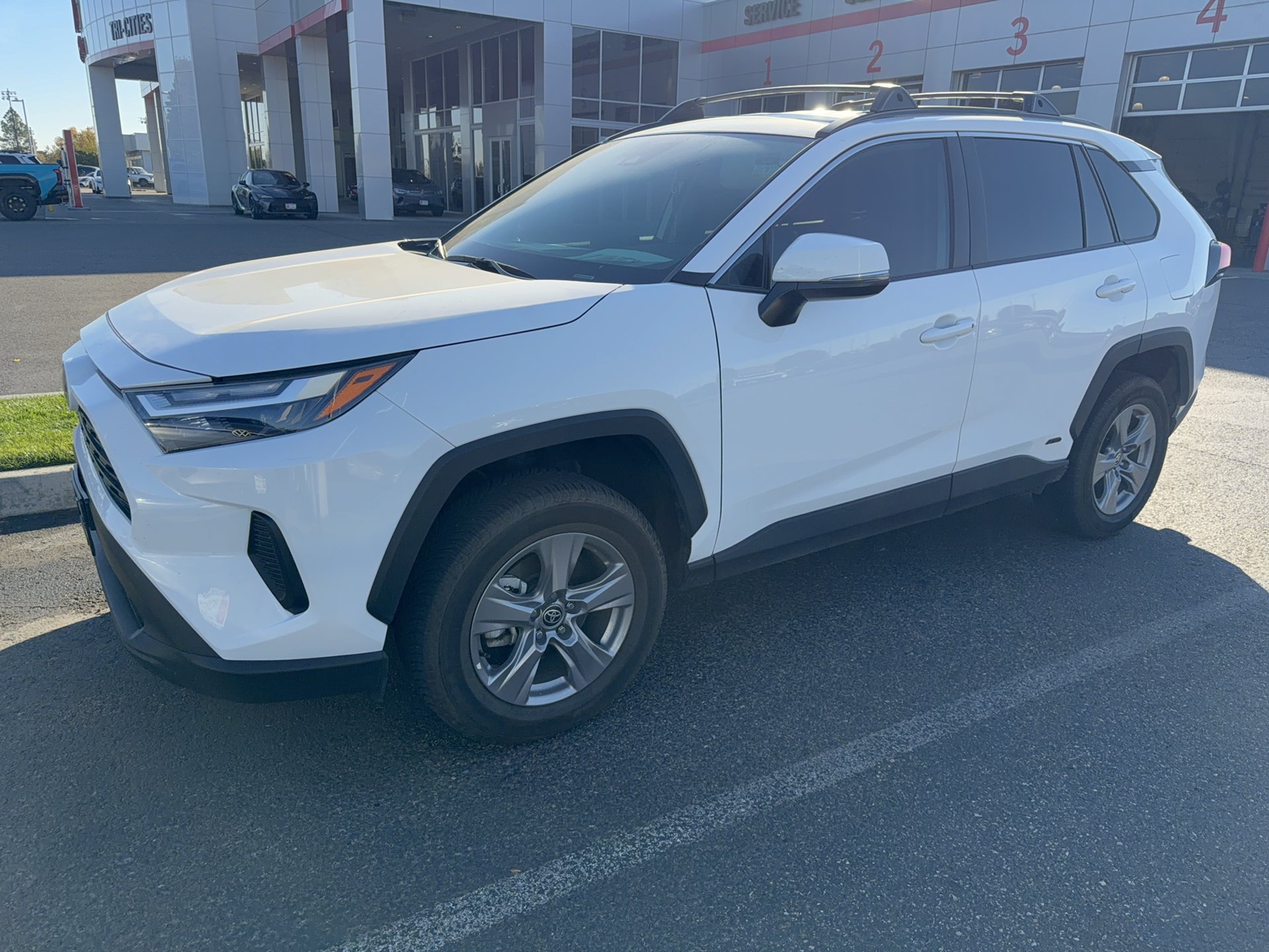 Used 2022 Toyota RAV4 XLE w/ XLE Grade Weather Package AWD/4WD image 4