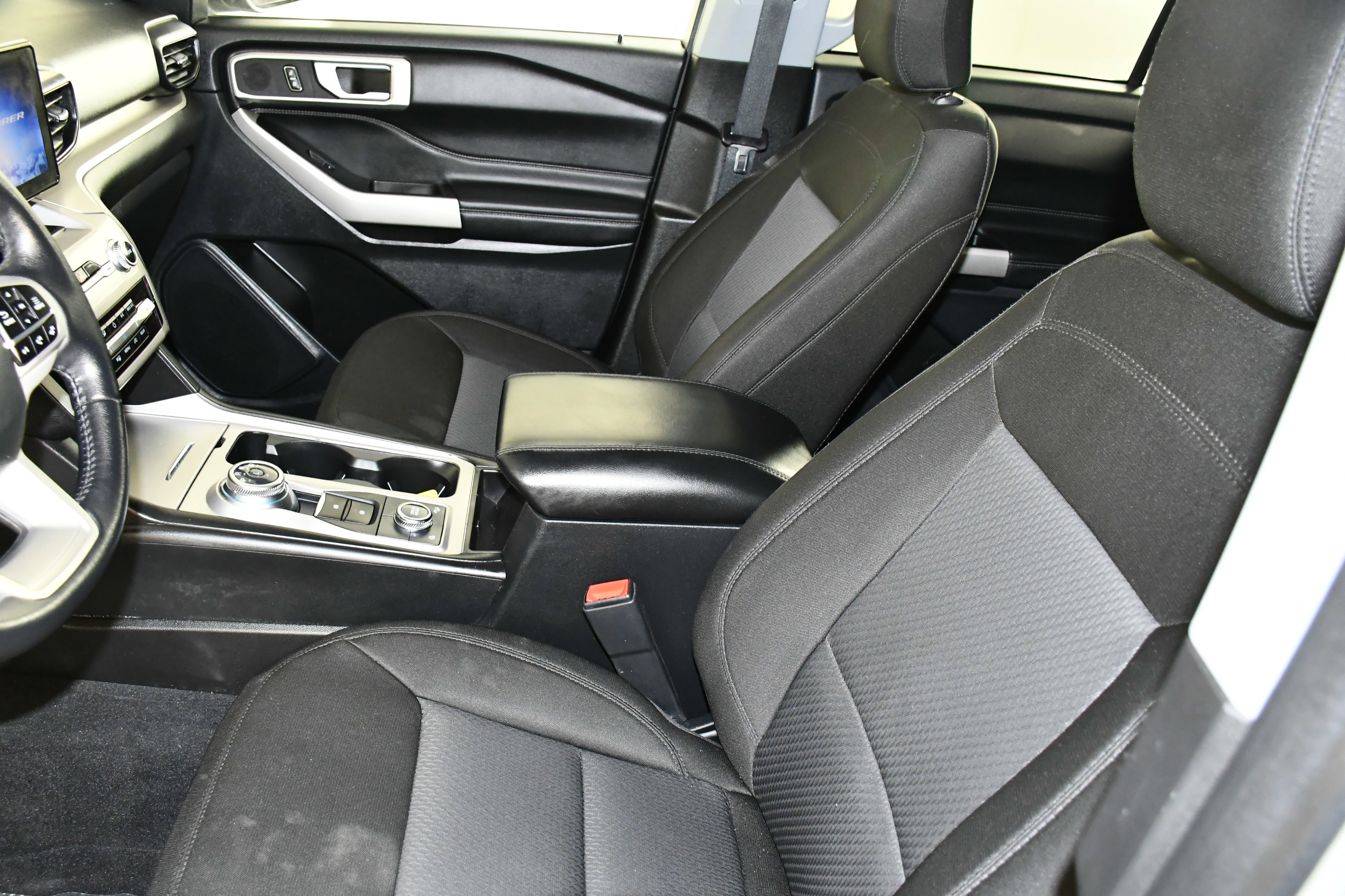 Used 2023 Ford Explorer XLT image 37