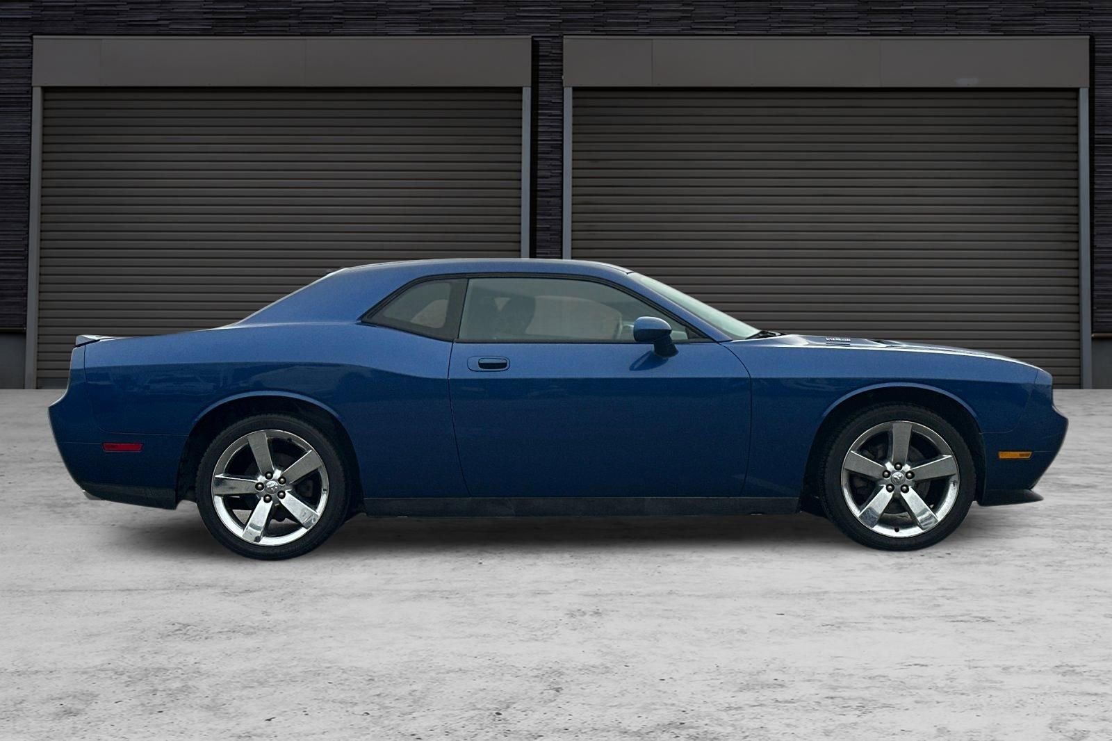 Used 2010 Dodge Challenger R/T image 3