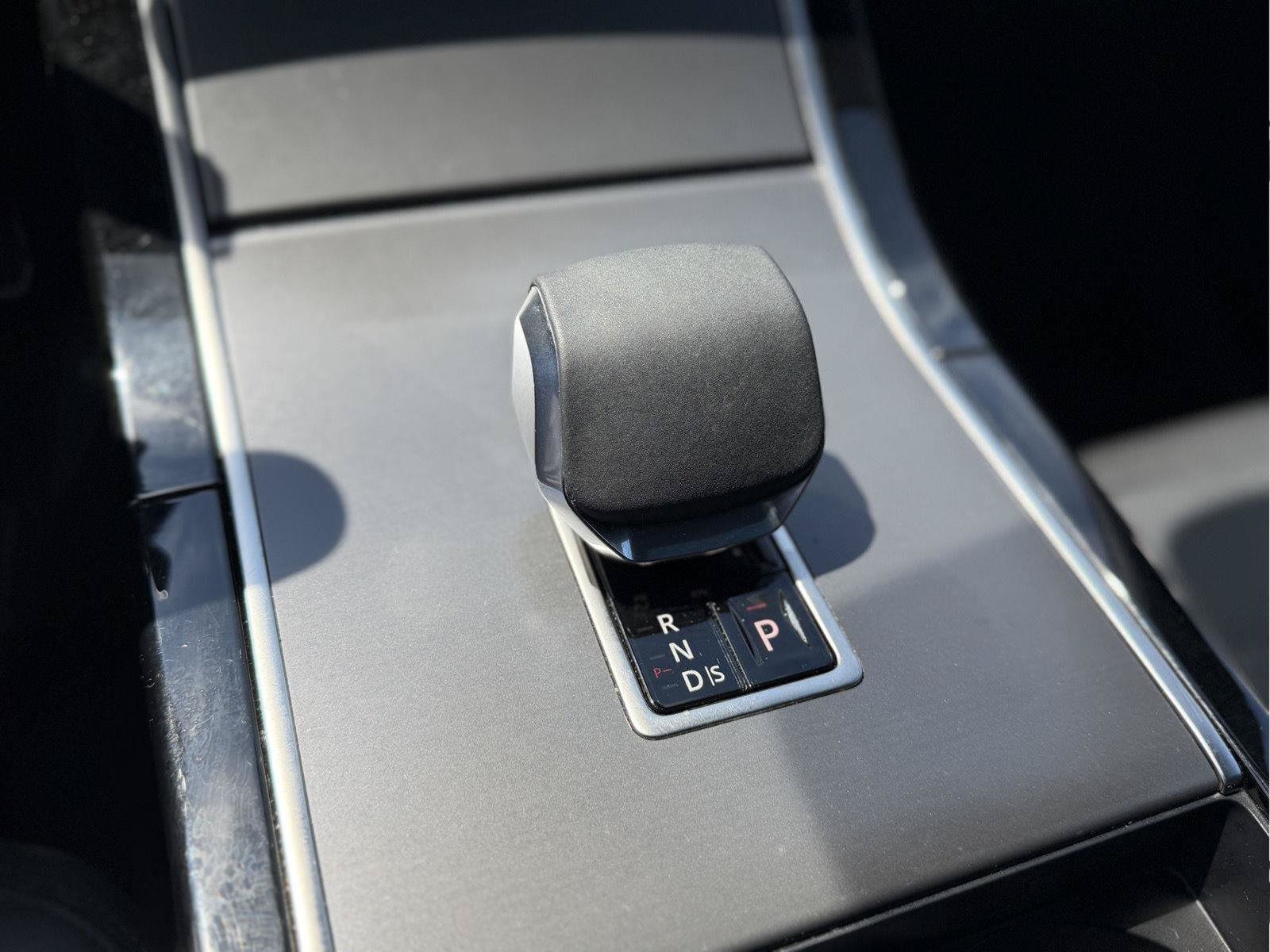 Used 2025 Land Rover Range Rover Velar Dynamic SE AWD/4WD image 19
