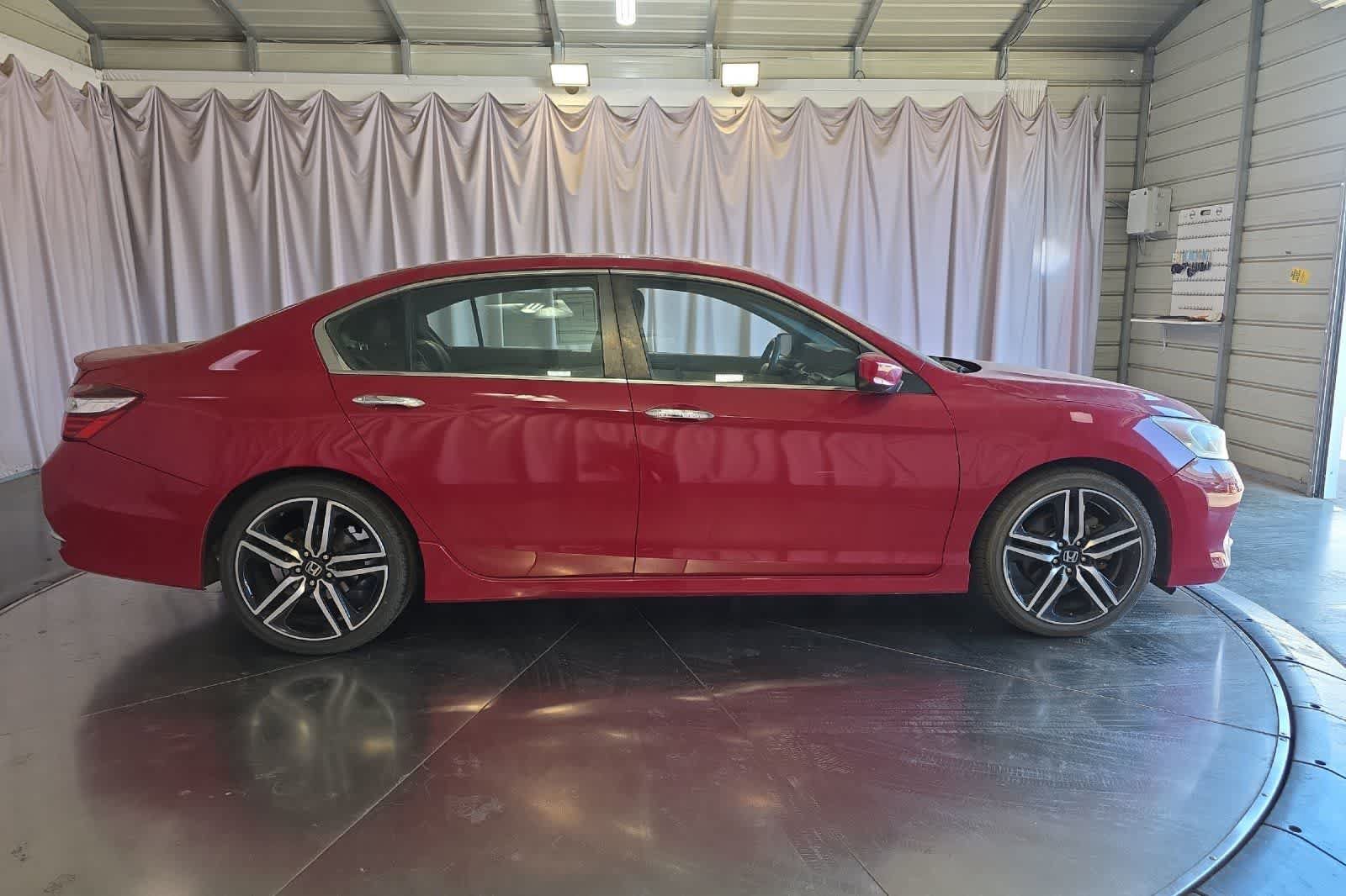 Used 2017 Honda Accord Sport image 9