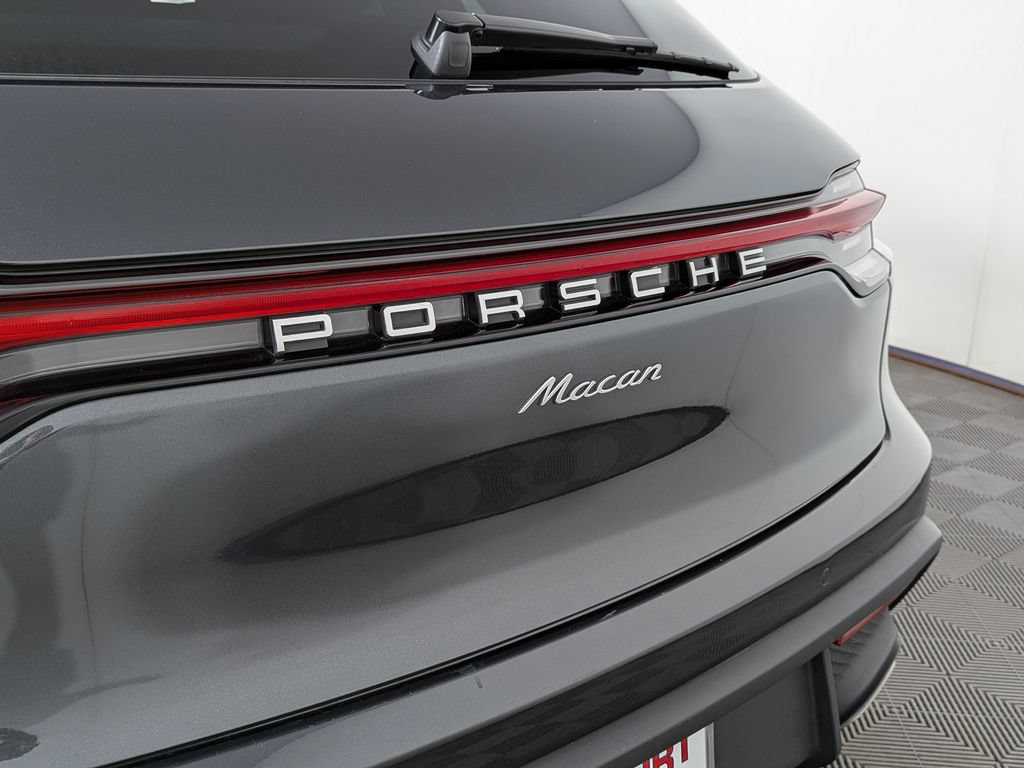Used 2025 Porsche Macan AWD/4WD image 9