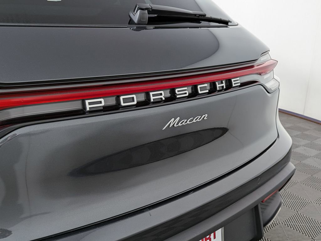 Used 2025 Porsche Macan AWD/4WD image 9