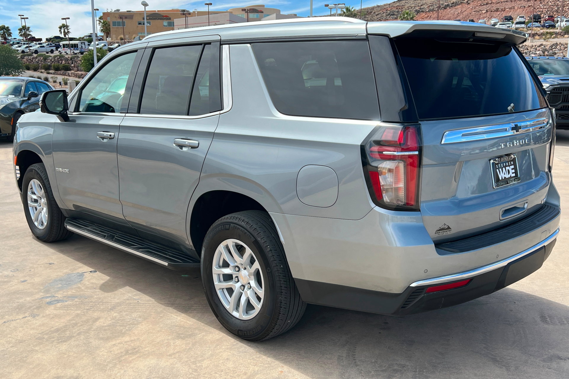 Used 2023 Chevrolet Tahoe LT w/ Luxury Package AWD/4WD image 3