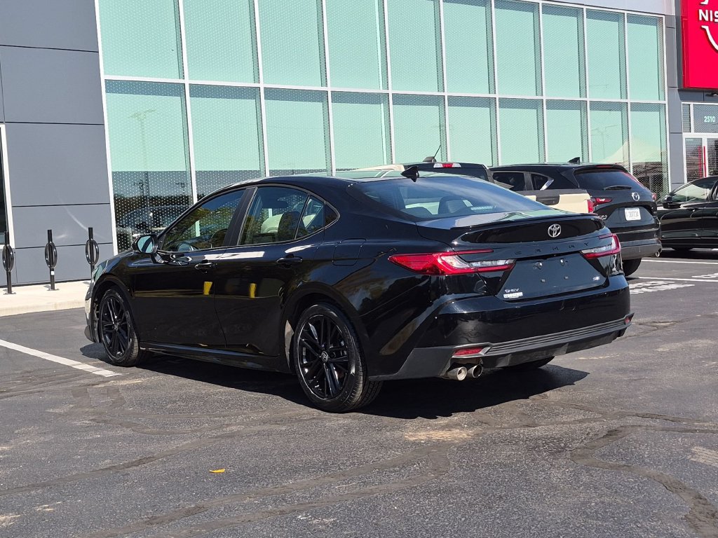 Used 2025 Toyota Camry SE FWD image 5