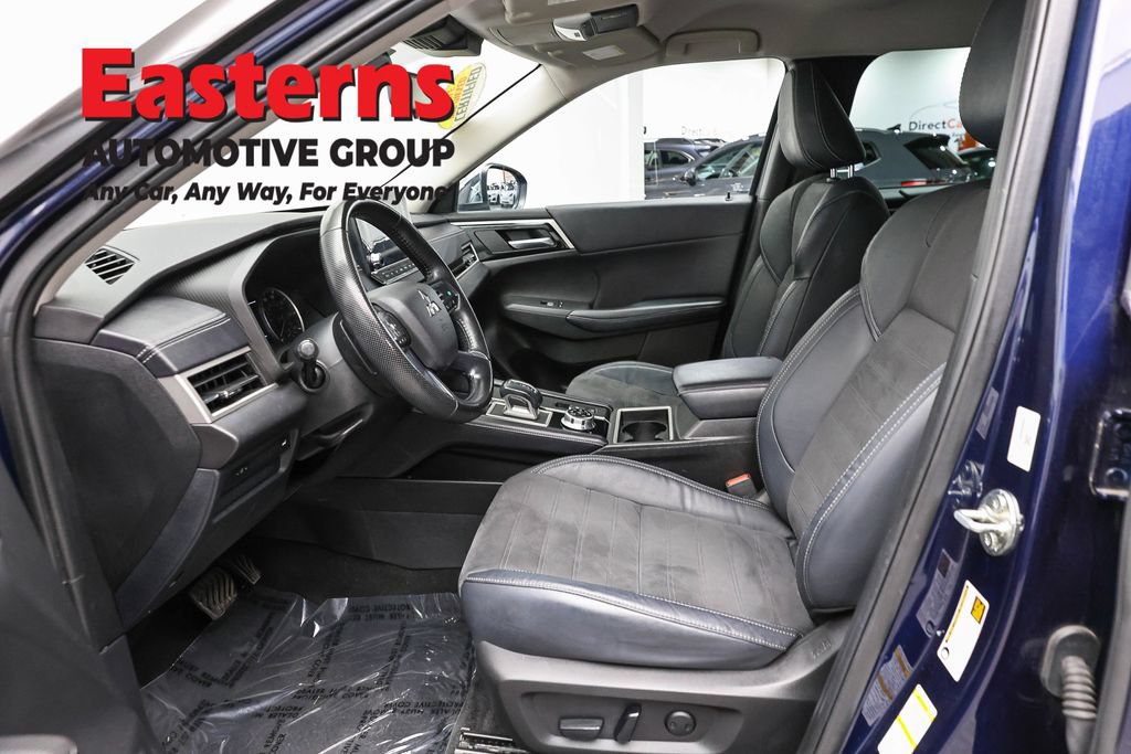 Used 2023 Mitsubishi Outlander SE AWD/4WD image 14