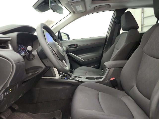 Used 2025 Toyota Corolla Cross LE image 14
