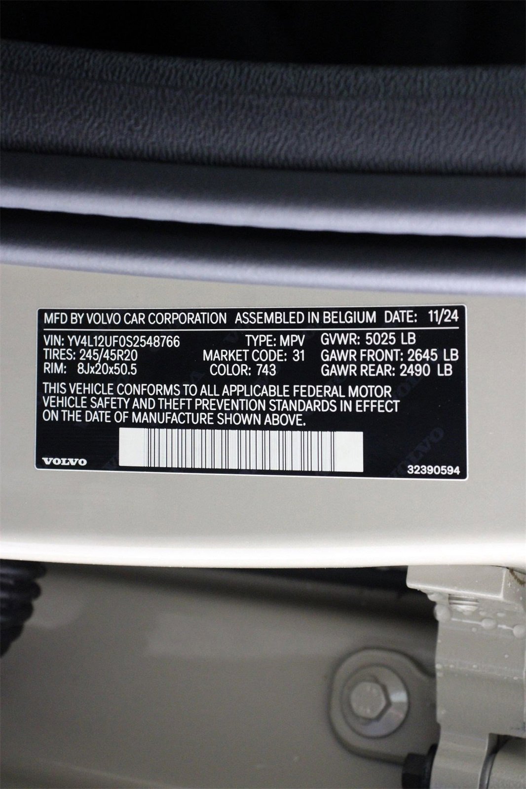 New 2025 Volvo XC40 B5 Ultra w/ Climate Package image 17