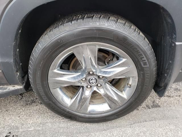Used 2018 Toyota Highlander Limited Platinum image 20