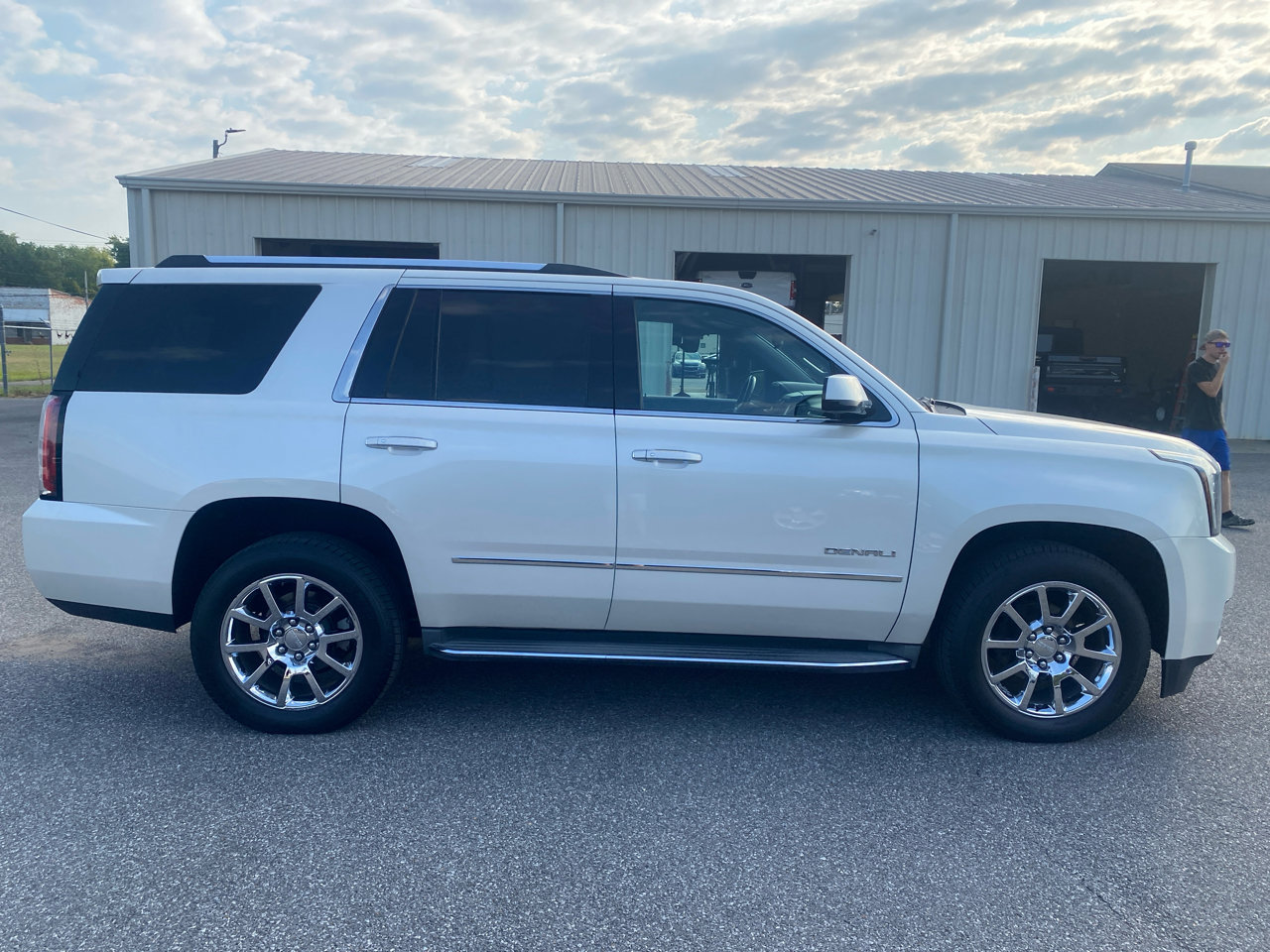 Used 2015 GMC Yukon Denali w/ Touring Package image 4