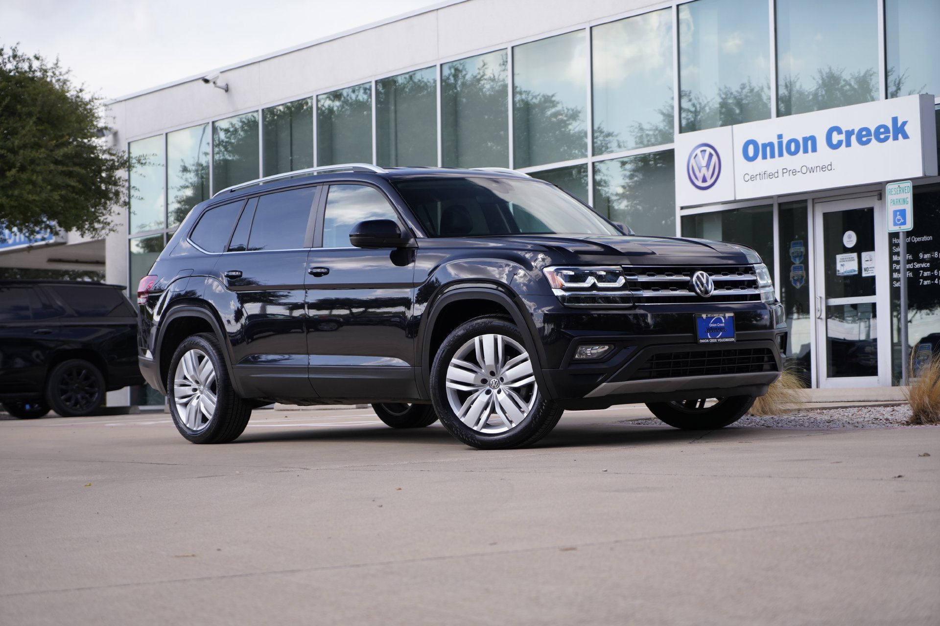 Used 2019 Volkswagen Atlas SE w/ Towing Package FWD image 1
