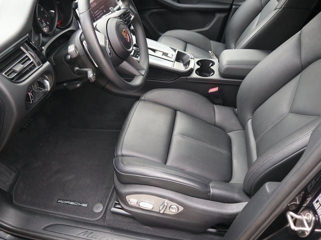 Certified 2024 Porsche Macan AWD/4WD image 6