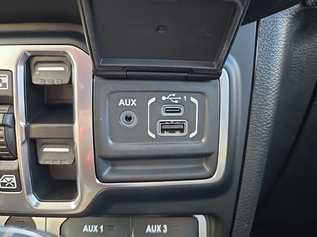 Used 2023 Jeep Gladiator Rubicon w/ Cold Weather Group AWD/4WD image 28