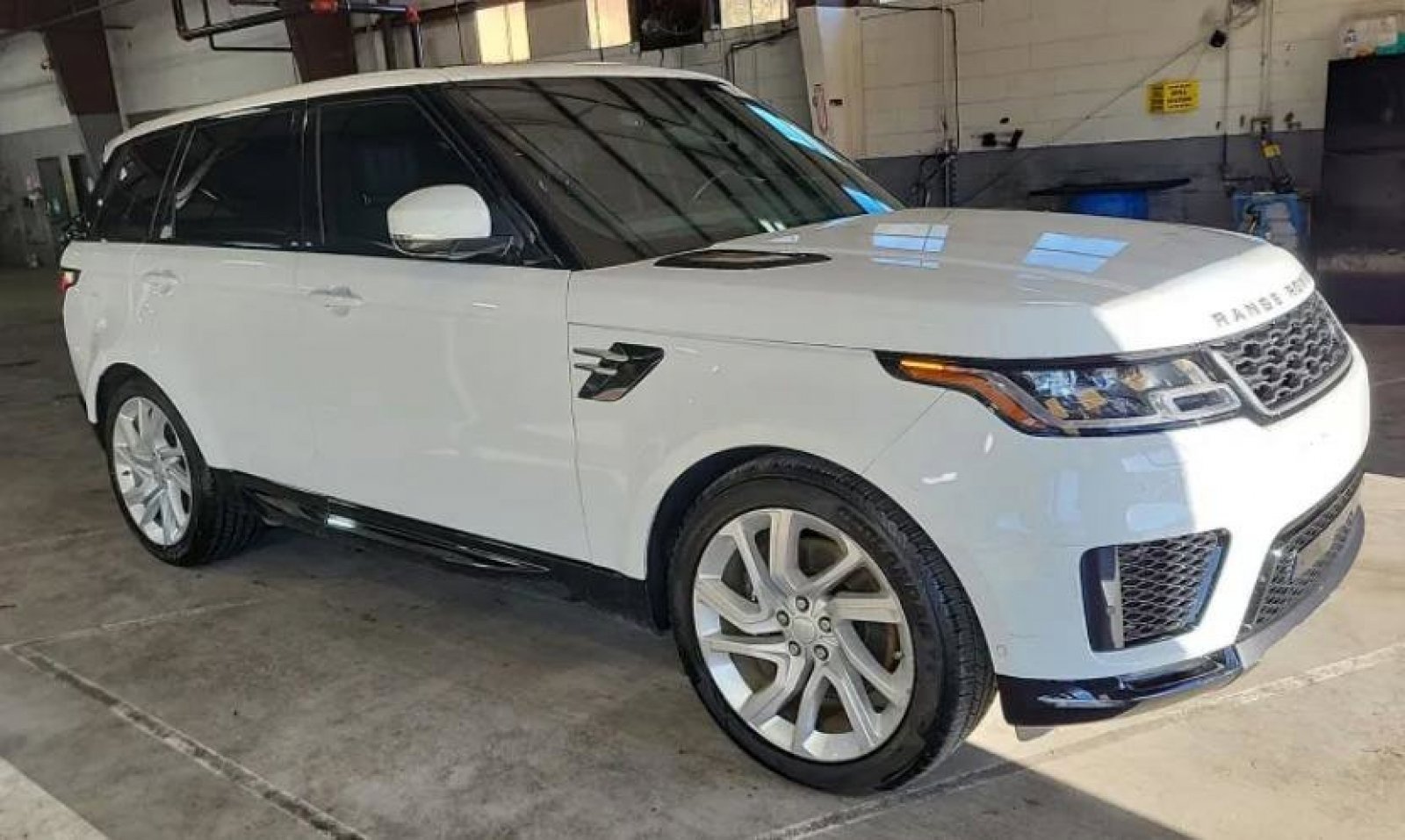 Used 2018 Land Rover Range Rover Sport Supercharged image 4