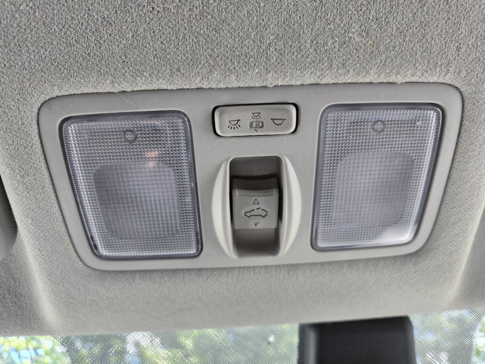 Used 2023 Hyundai Venue SEL FWD image 21