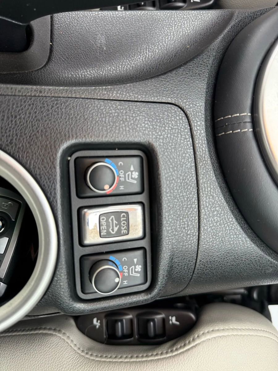 Used 2016 Nissan 370Z Touring Sport image 17