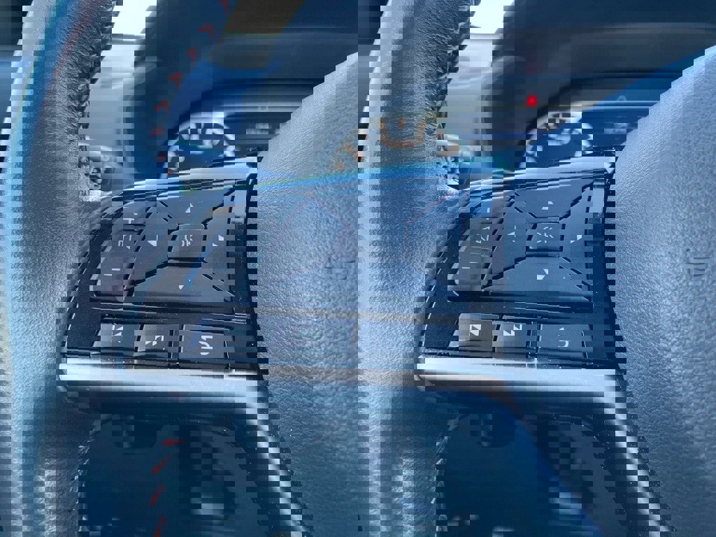 Used 2025 Nissan Altima 2.5 SR image 14