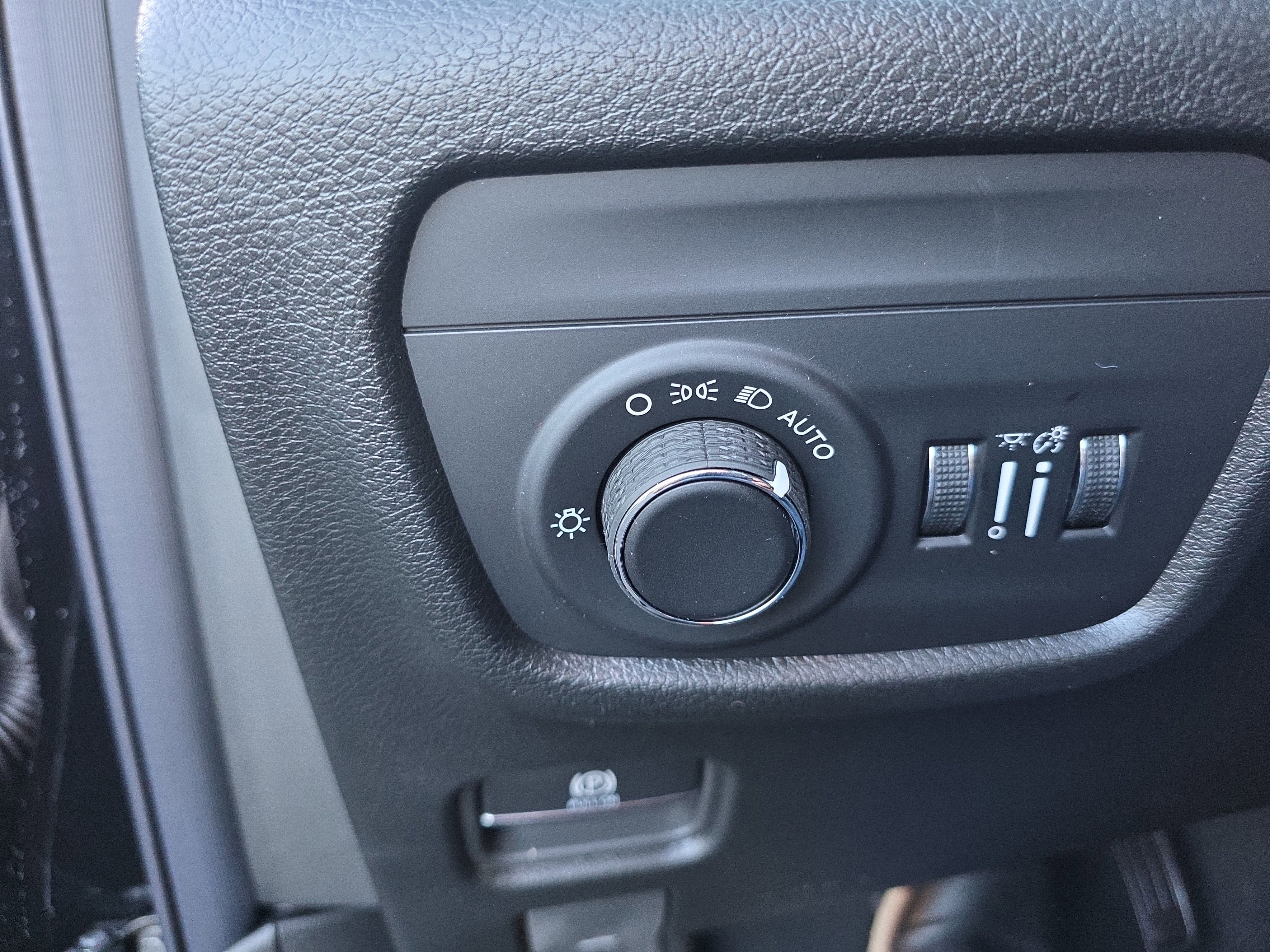 New 2025 Jeep Grand Cherokee Altitude image 12