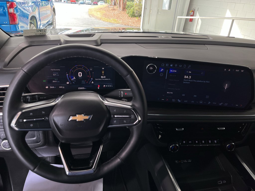 Used 2025 Chevrolet Suburban Premier image 19