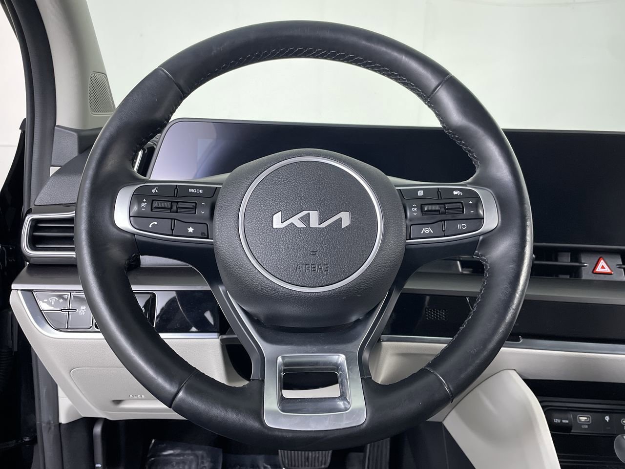 Used 2023 Kia Sportage EX AWD/4WD image 13