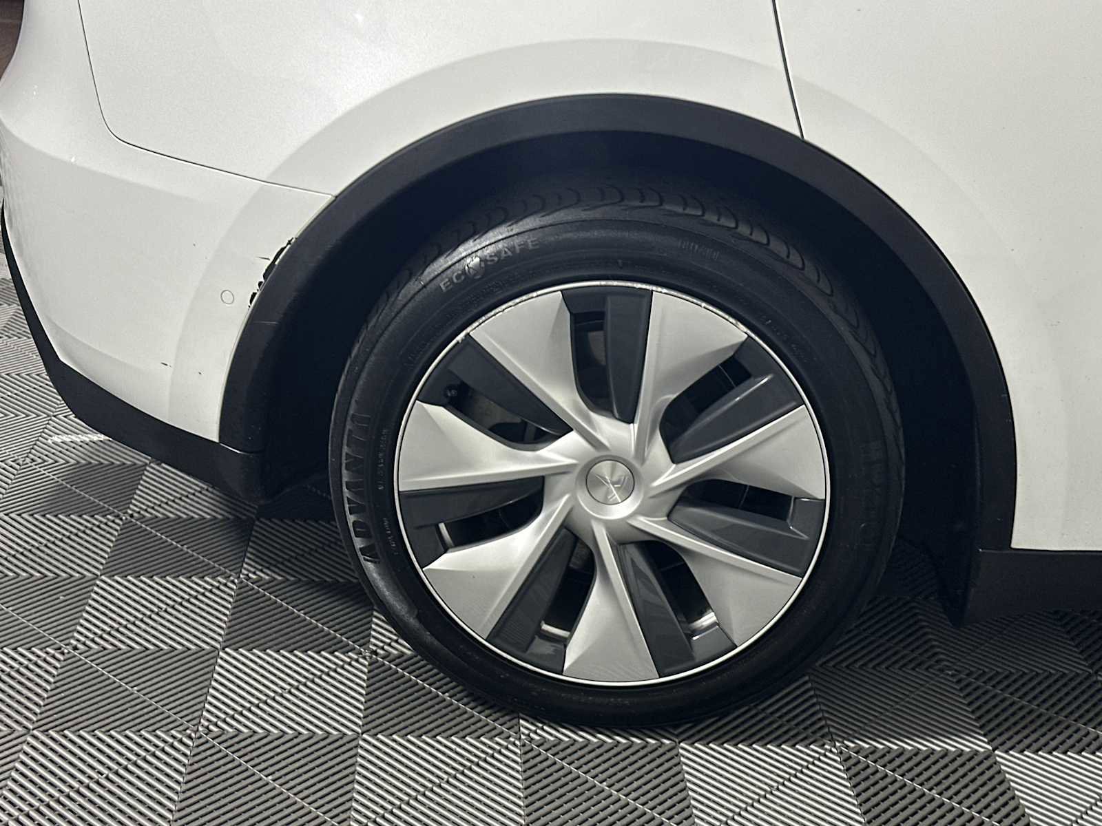 Used 2021 Tesla Model Y Long Range AWD/4WD image 20