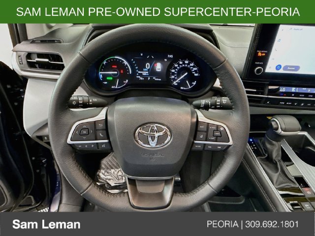 Used 2025 Toyota Sienna XLE w/ XLE Plus Package AWD/4WD image 11