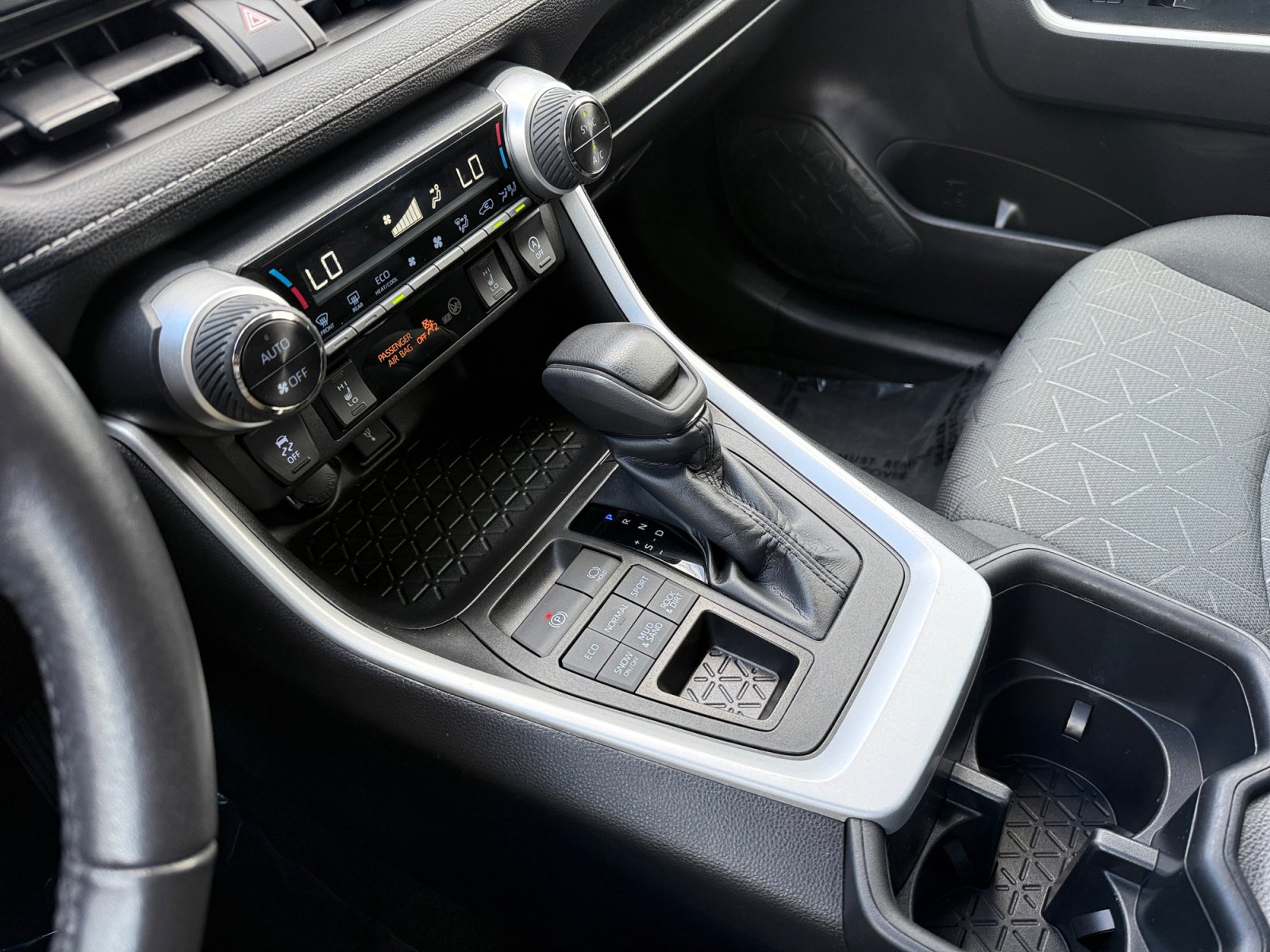 Used 2022 Toyota RAV4 XLE w/ Convenience Package image 13