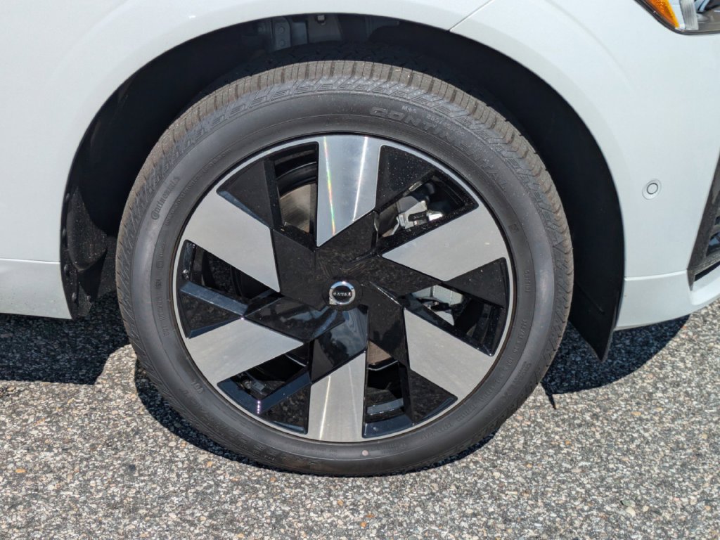 New 2025 Volvo XC60 T8 Plus w/ Protection Package Premier AWD/4WD image 11