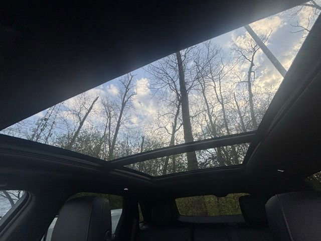 Used 2024 Cadillac XT5 Premium Luxury w/ LPO, Floor Liner Package AWD/4WD image 9