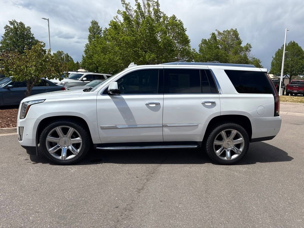 Used 2019 Cadillac Escalade Luxury AWD/4WD image 2