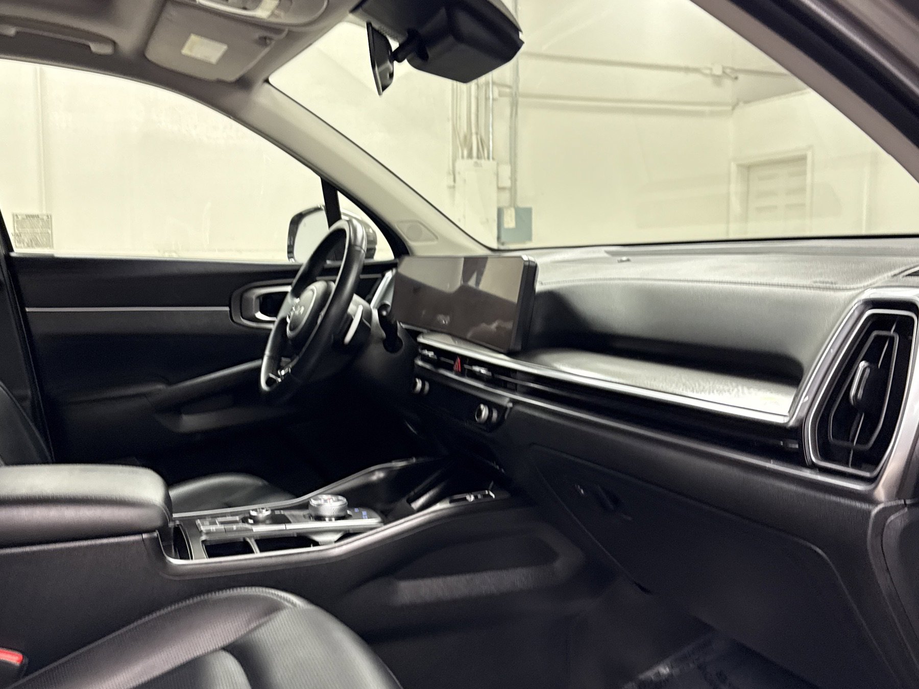 Used 2025 Kia Sorento EX w/ EX Panoramic Sunroof Package image 24