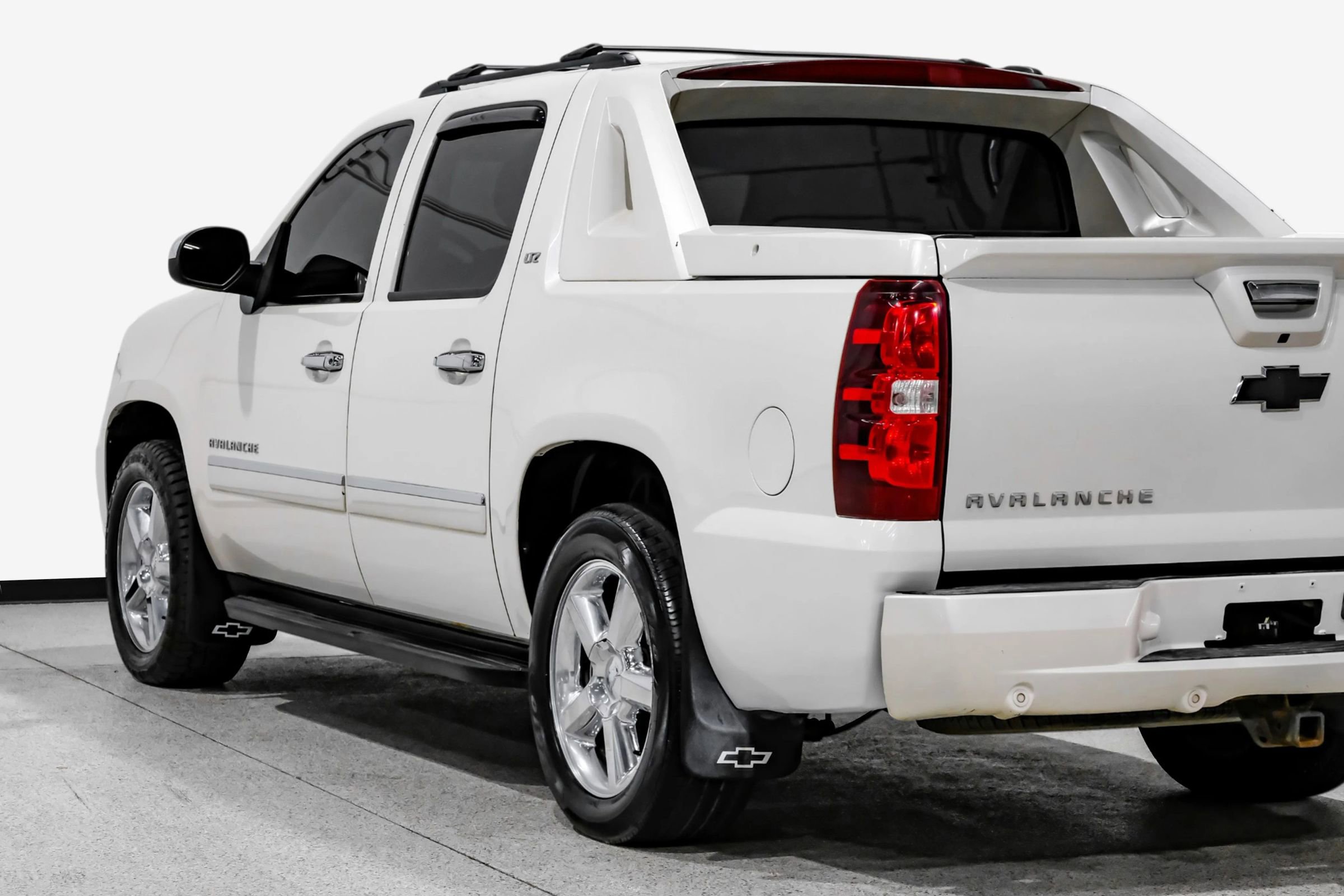 Used 2012 Chevrolet Avalanche LTZ image 16