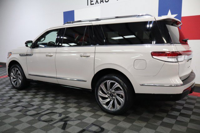 Used 2022 Lincoln Navigator L Reserve RWD image 5