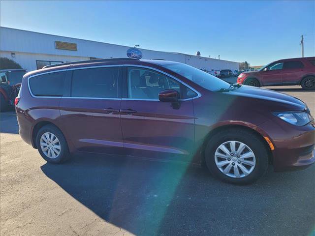 Used 2017 Chrysler Pacifica LX w/ Safetytec Group image 4