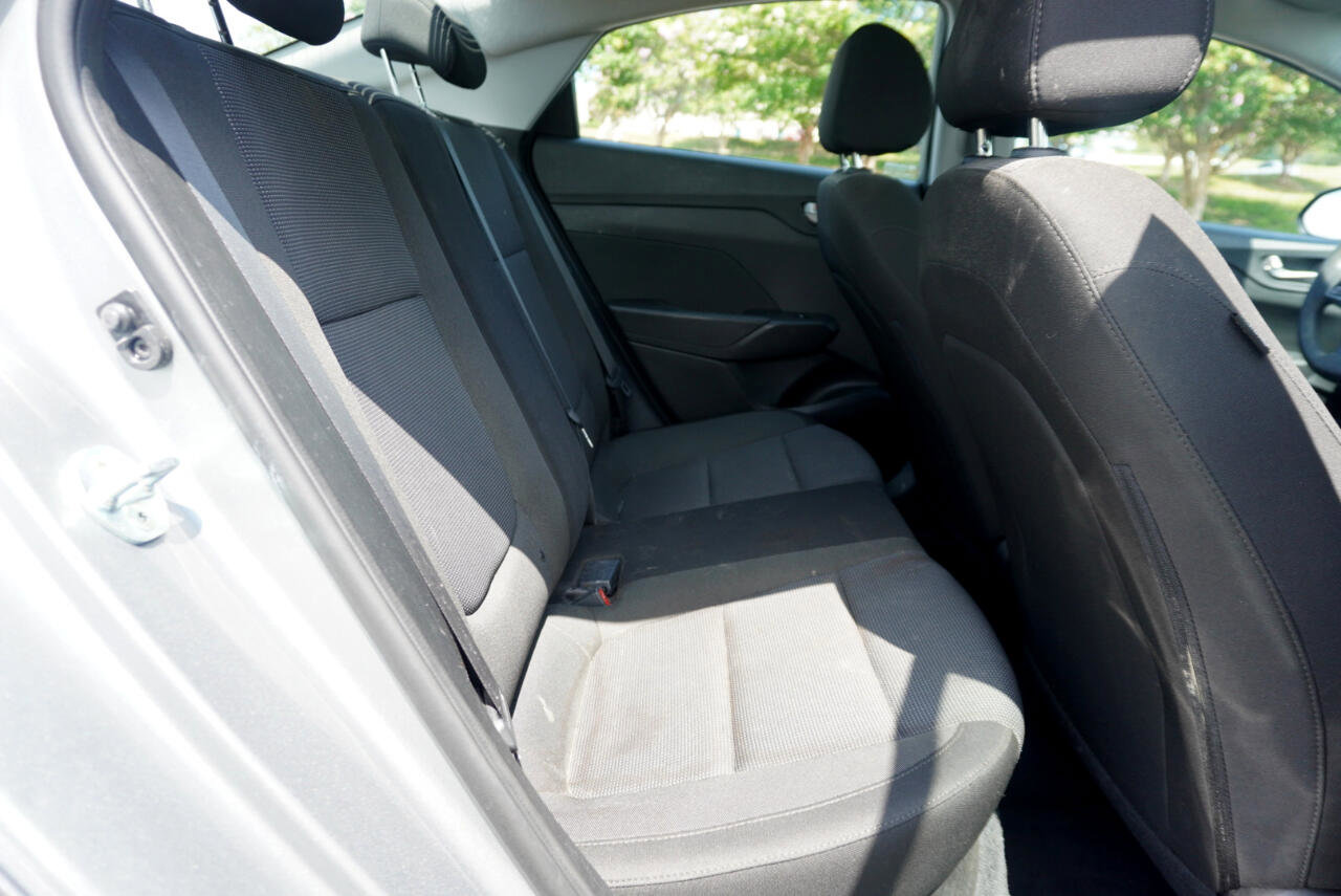 Used 2022 Hyundai Accent SE image 19