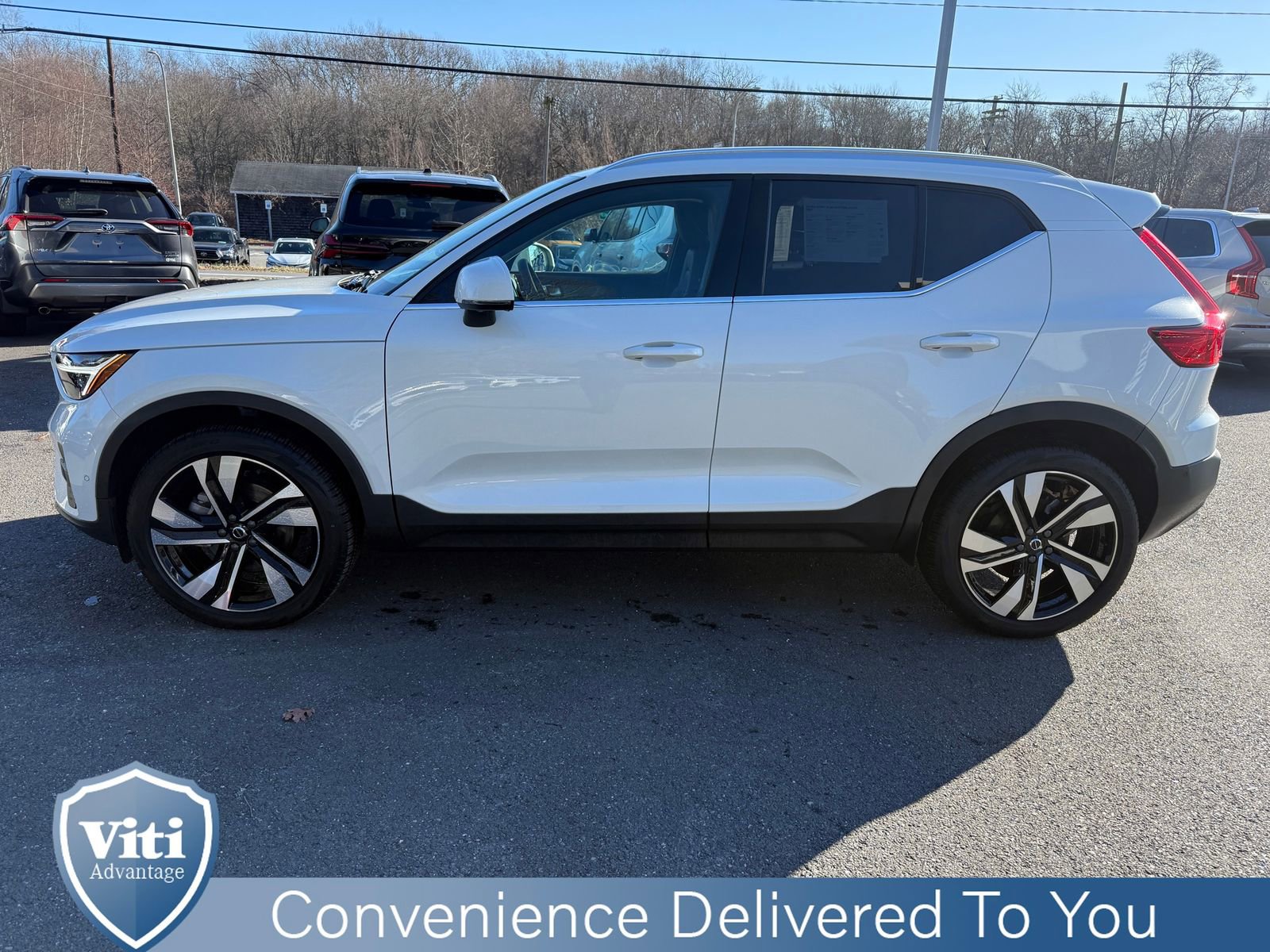 Certified 2024 Volvo XC40 B5 Ultimate w/ Protection Package Premier image 5