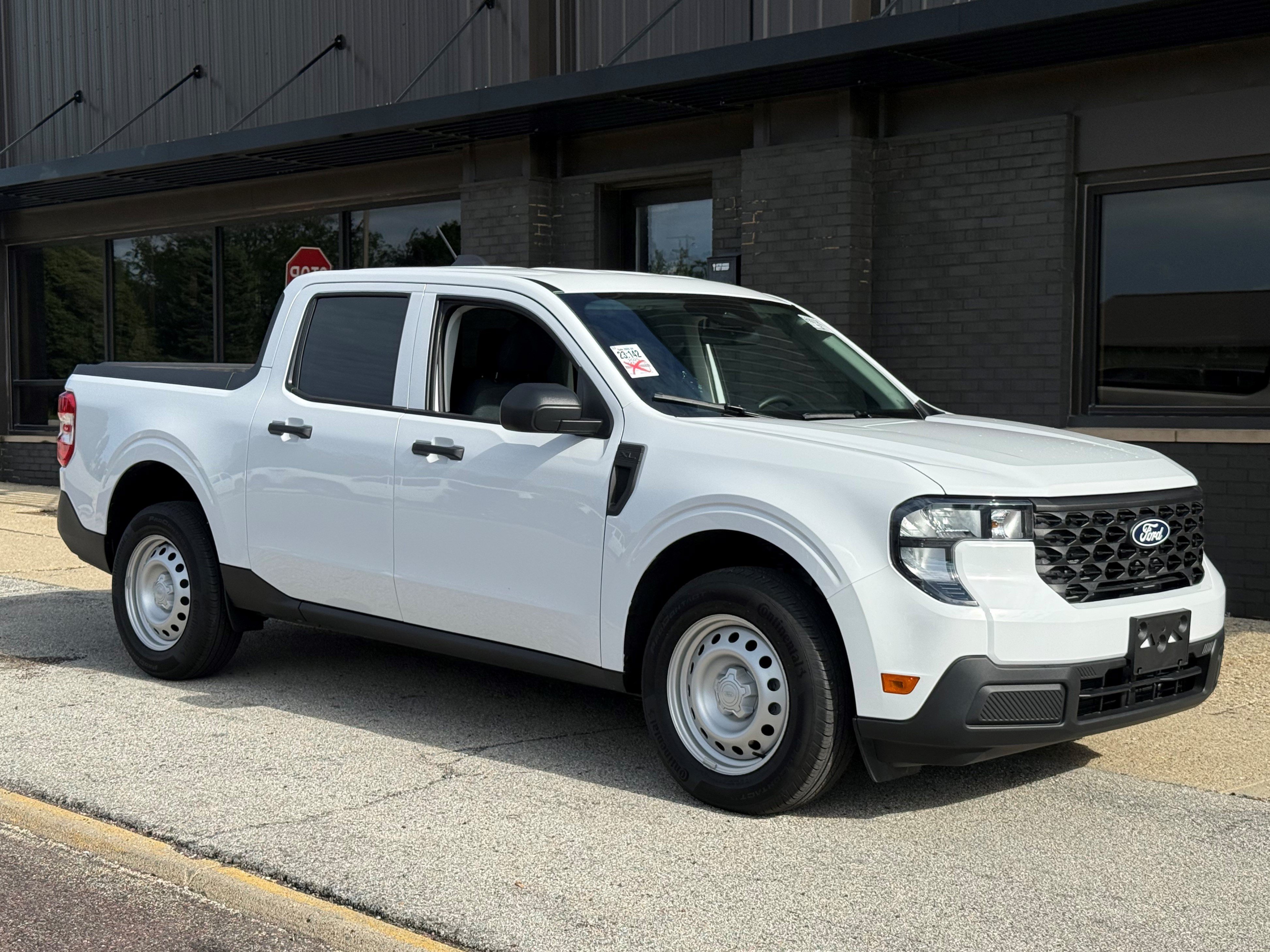 Used 2025 Ford Maverick XL FWD image 3
