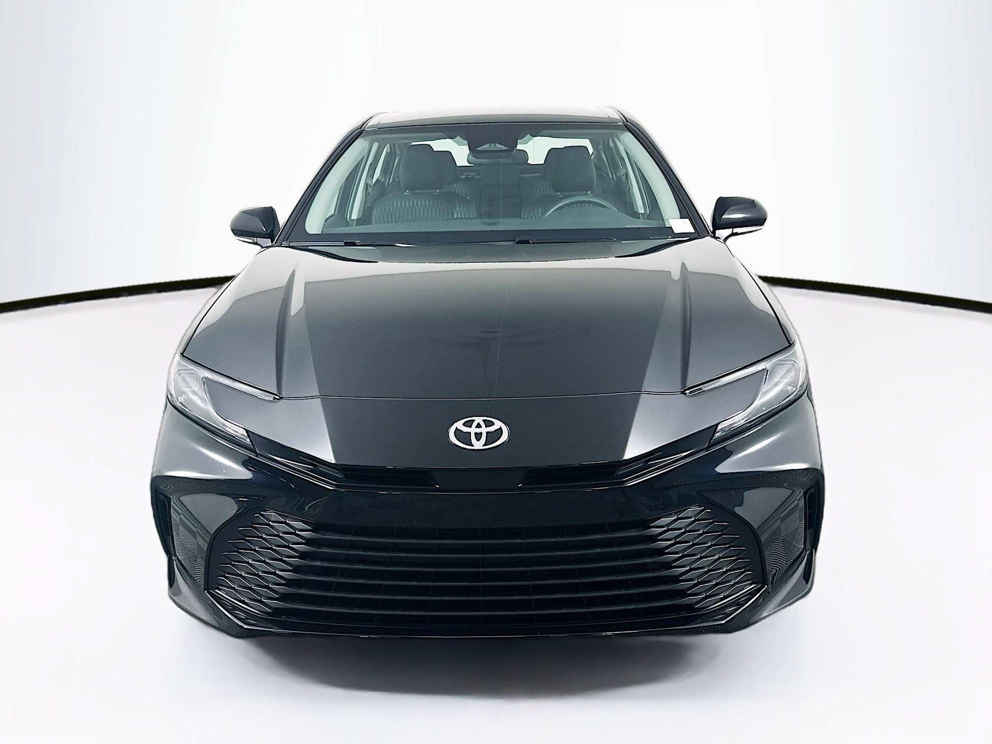Used 2025 Toyota Camry LE image 2