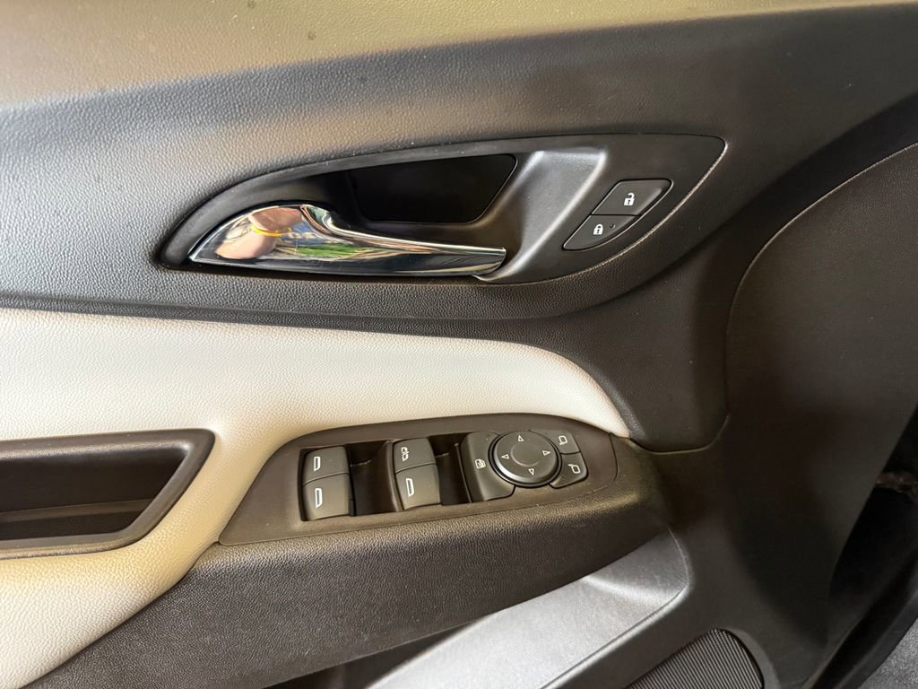 Used 2021 Chevrolet Equinox LS w/ LS Convenience Package FWD image 18